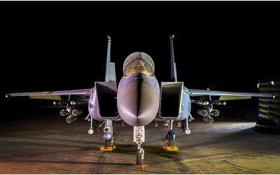 F-15E americani armati con razzi laser per abbattere droni dattacco