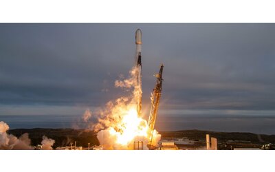 Falcon 9 lancia la rete segreta: 21 satelliti per il Pentagono in orbita bassa