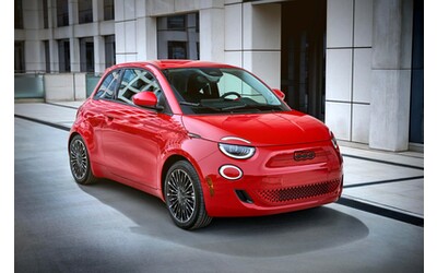 FIAT 500 elettrica, l'offerta con incentivi: da 9.950 euro, anticipo 0 e rate mensili da 99 euro