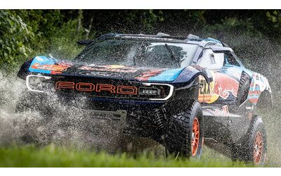 Ford sta lavorando a una supercar per l'off-road
