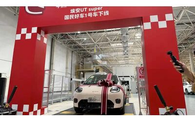 GAC Aion UT Super quest 039 auto elettrica cambia la batteria in 99 secondi