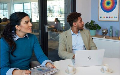 HP ridefinisce il futuro del lavoro con nuovi PC e strumenti basati su AI