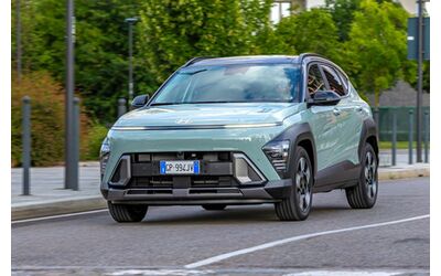 Hyundai Kona spazio comfort tecnologia e una scelta di motori per tutte le necessit