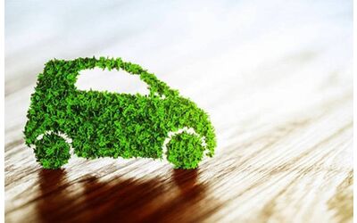Incentivi auto elettriche 2025, il Codacons attacca: sono discriminatori, metà popolazione esclusa