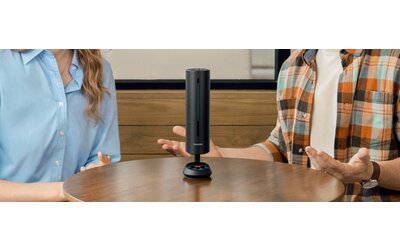 Insta360 lancia Wave, vivavoce con AI e funzioni di trascrizione automatica
