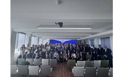 Intelligenza artificiale generativa e PA, successo per l'hackathon di Microsoft ed EY