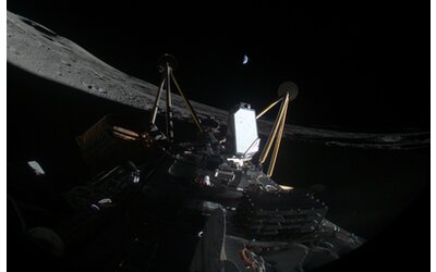Intuitive Machines: il lander Athena si ribalta sul polo sud lunare