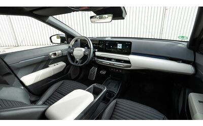 KIA EV4, interni e bagagliaio della nuova compatta elettrica