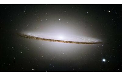 L'iconica galassia Sombrero rivelata in dettaglio grazie al telescopio Hubble