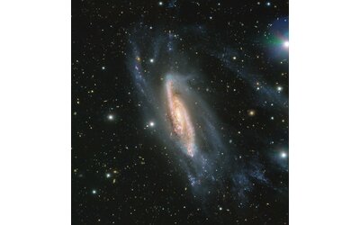 L'universo irradiato da un bagliore segreto: probabile esistenza di galassie nascoste