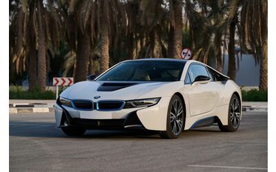 La BMW i8 di Maradona va all 039 asta ecco quanto pu valere l 039 auto di una leggenda del calcio