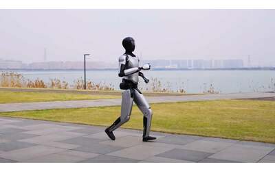 La corsa dei robot umanoidi: MagicBot sfida la strada | Video
