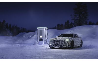 La Jaguar GT elettrica da oltre 1 000 CV affronta i test al Circolo Polare Artico
