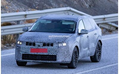 La nuova Dacia C Neo si prepara a sfidare il mercato europeo debutto nel 2026