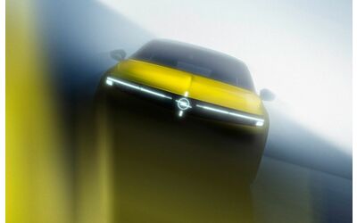 La nuova Opel Astra sta arrivando prime immagini ufficiali