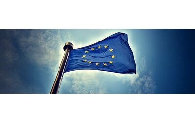 La UE presenta il Codice di Condotta sull'AI Generativa, ma c'è un problema
