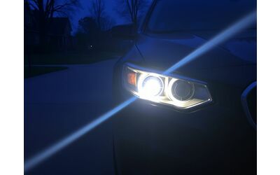 Luci auto per il 60 degli automobilisti i fari sono troppo accecanti