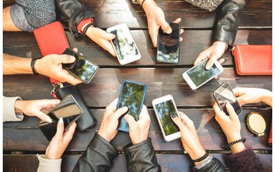 Mercato smartphone, IDC rivede al rialzo le stime 2025 (+1%) grazie alla spinta di iOS