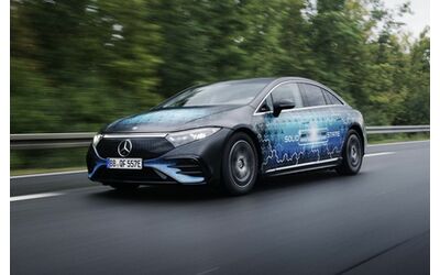 Mercedes EQS da record: 1.205 km con la batteria allo stato solido e senza ricaricare