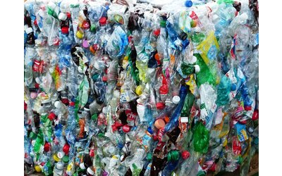 Microplastiche nel suolo: aumenta la resistenza agli antibiotici