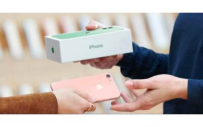 Milioni di smartphone fermi nei cassetti degli italiani: perché non vengono riciclati?