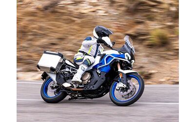 MV Agusta Enduro Veloce: arrivano più accessori e cinque anni di garanzia