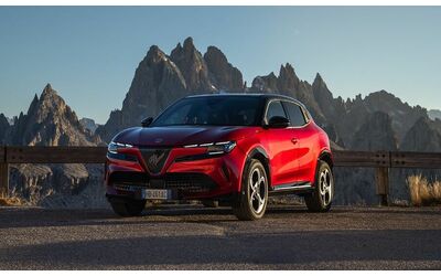 Nuova Alfa Romeo Junior Sport Speciale 2026: anche ibrida e 100% elettrica