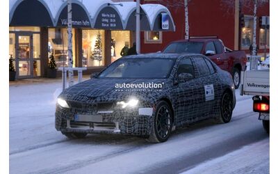 Nuova BMW i3 test invernali per la berlina elettrica Neue Klasse