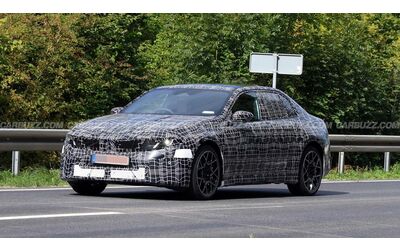 Nuova BMW Serie 3 2026: endotermica, elettrica e stile Neue Klasse. Continuano i test su strada