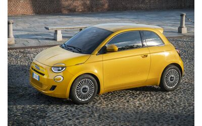 Nuova FIAT 500 ibrida, il motore non cambia ma con 65 CV è meno potente della Panda