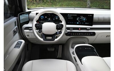 Nuova Hyundai Nexo interni e bagagliaio del SUV Fuel Cell ad idrogeno