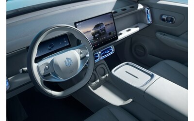 Nuova Leapmotor B10, interni e bagagliaio del SUV elettrico