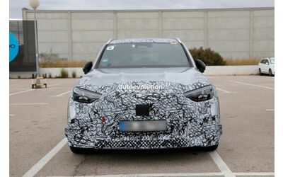 Nuova Mercedes AMG GLC elettrica in arrivo il SUV sportivo si scopre un po 039 di pi