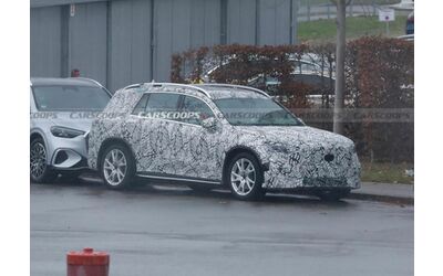 Nuova Mercedes GLC elettrica si lavora sulla versione a 7 posti Foto spia