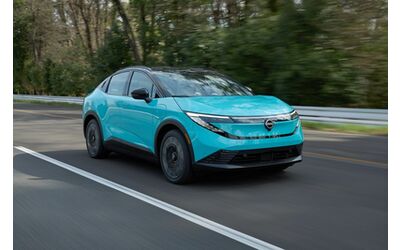 Nuova Nissan Leaf versioni allestimenti e prezzi per il mercato italiano