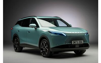 Nuova Omoda 7 presto in Italia per il SUV motori benzina e Plug in