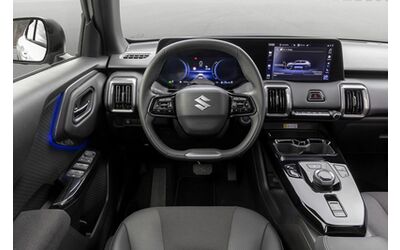Nuova Suzuki e Vitara: interni e bagagliaio del SUV elettrico
