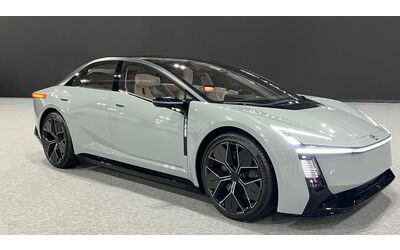 Nuova Toyota Corolla, ecco il concept che anticipa il futuro: sarà ibrida e non solo