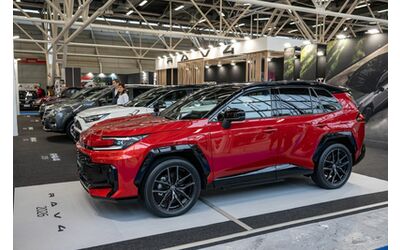 Nuova Toyota RAV4 fa il suo debutto pubblico in Italia