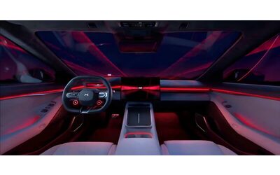 Nuova Xpeng P7, interni e tecnologia della fastback elettrica: prime informazioni