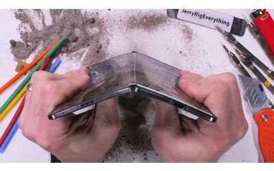 OPPO Find N5 non sopravvive alle torture di JerryRigEverything
