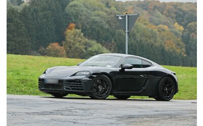 Porsche Cayman elettrica si svela un po' di più: le nuove foto spia