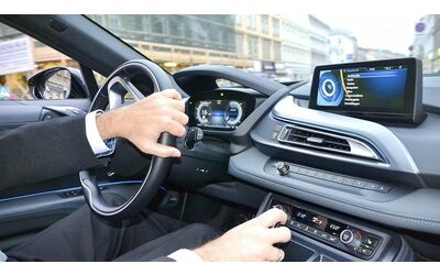 Rinnovo polizza auto, inizia a risparmiare con una nuova assicurazione online