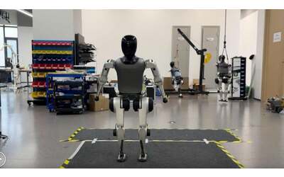 Robot cinese esegue backflip continui: una nuova era per i robot umanoidi | Video