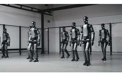 Robot umanoidi USA imitano la camminata umana: Un balzo avanti nell'AI