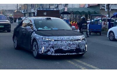 Smart sta davvero lavorando ad una berlina prime foto spia della 6