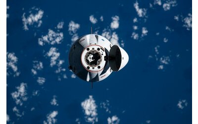 SpaceX Dragon spinge la ISS più in alto: test riuscito