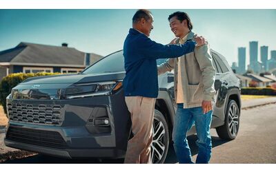 Super Bowl 2026, Toyota celebra i 30 anni della RAV4