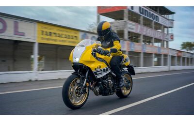 Svelata   la   nuova  Yamaha XSR900 GP 2026  omaggio a  King  Kenny Roberts