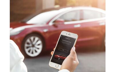 Tesla: chiusa l'indagine NHTSA su Smart Summon, ma il dossier resta aperto